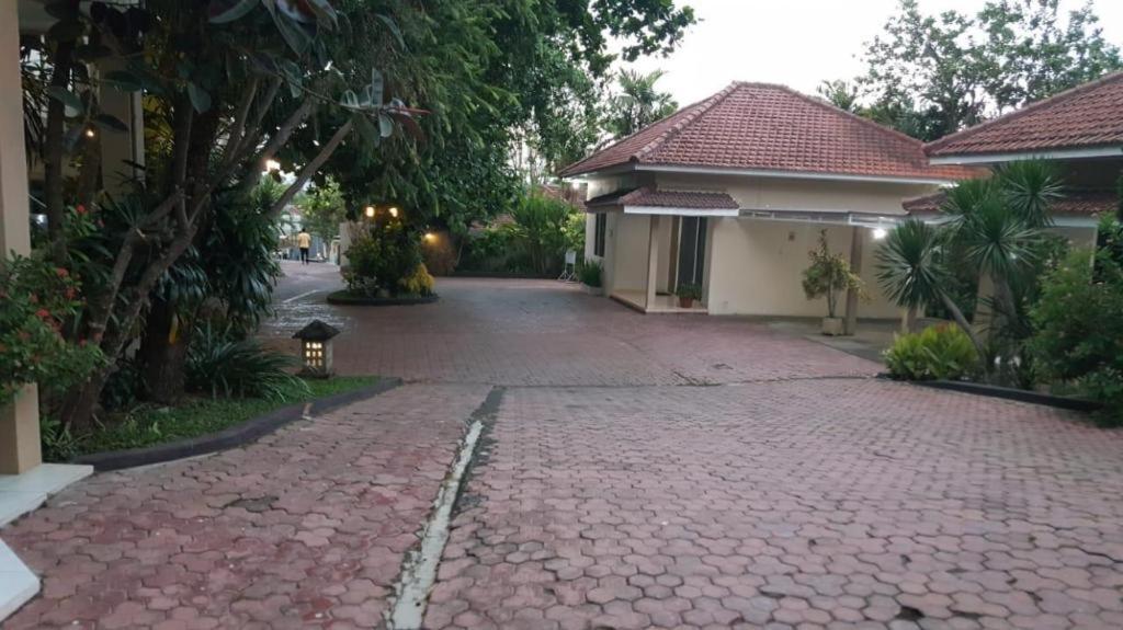 Hotel Sulawesi Джембер Экстерьер фото